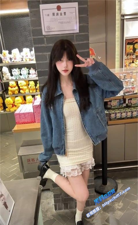 抖音70万粉网红 一只香 顶级福利泄密 清纯少女大长腿蜜桃臀 情趣装秀奶子蛮腰 太勾人！3