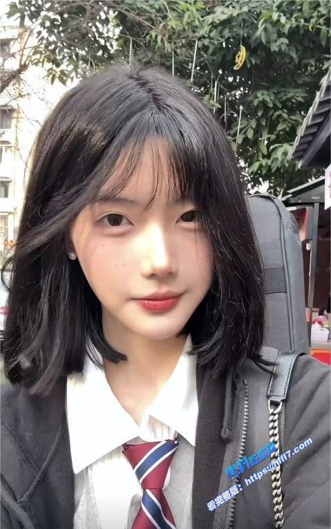抖音70万粉网红 一只香 顶级福利泄密 清纯少女大长腿蜜桃臀 情趣装秀奶子蛮腰 太勾人！6