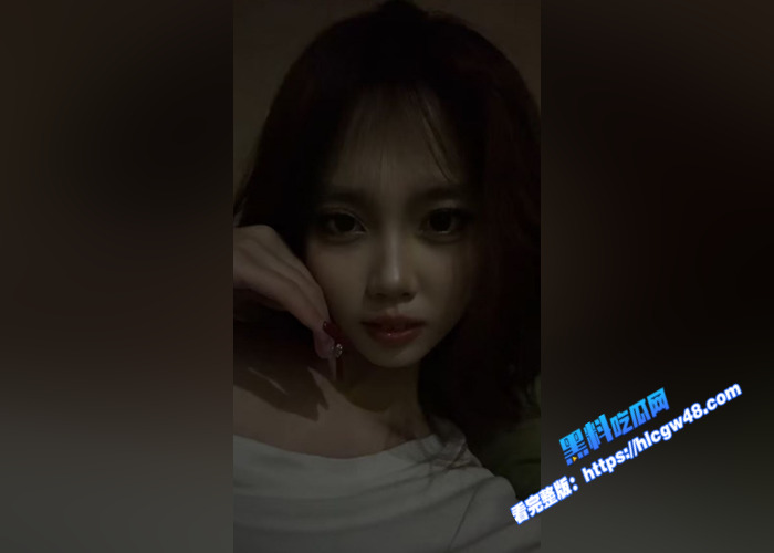 顶级小妹 渣男网络招聘模特 套路广东夜场工作的苗条美女 脱光光洗澡自慰给他看 反手还把视频放到网上2 顶级小妹 渣男网络招聘模特 套路广东夜场工作的苗条美女 脱光光洗澡自慰给他看 反手还把视频放到网上2
