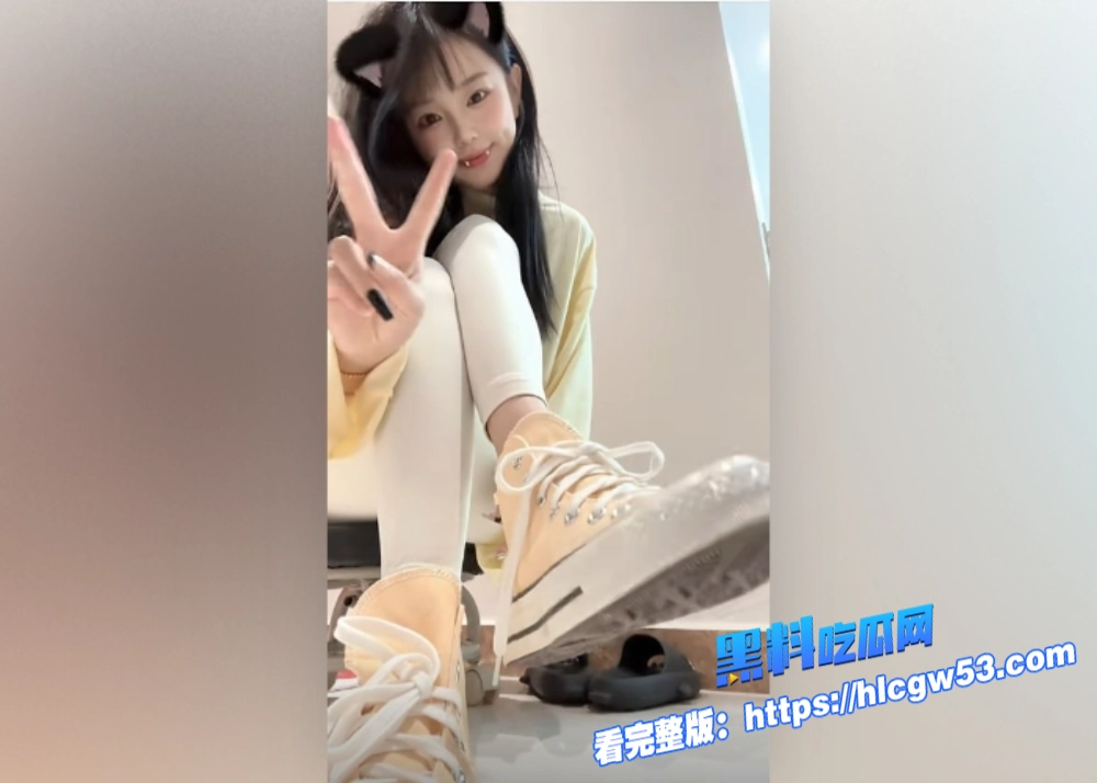 抖音30w网红阿月大王,调教男奴视频流出,清纯可人的脸下是暴力s女王谁能想到 5 抖音30w网红阿月大王,调教男奴视频流出,清纯可人的脸下是暴力s女王谁能想到 5