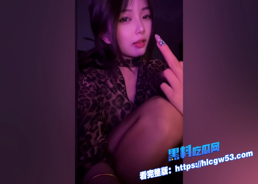 抖音30w网红阿月大王,调教男奴视频流出,清纯可人的脸下是暴力s女王谁能想到 6 抖音30w网红阿月大王,调教男奴视频流出,清纯可人的脸下是暴力s女王谁能想到 6