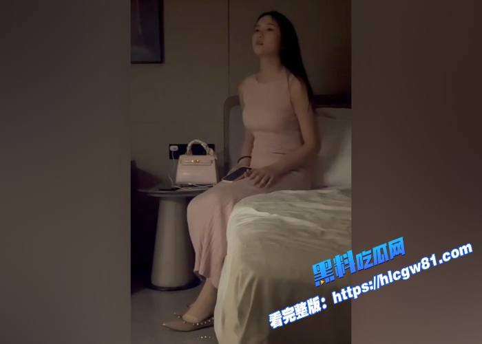 51吃瓜我要吃瓜系列初恋白月光系列第10期网瘾少女为了买游戏皮肤装逼出卖自己的粉嫩小穴包臀裙加华伦天奴高跟鞋绝了 图2 51吃瓜我要吃瓜系列初恋白月光系列第10期网瘾少女为了买游戏皮肤装逼出卖自己的粉嫩小穴包臀裙加华伦天奴高跟鞋绝了 图2