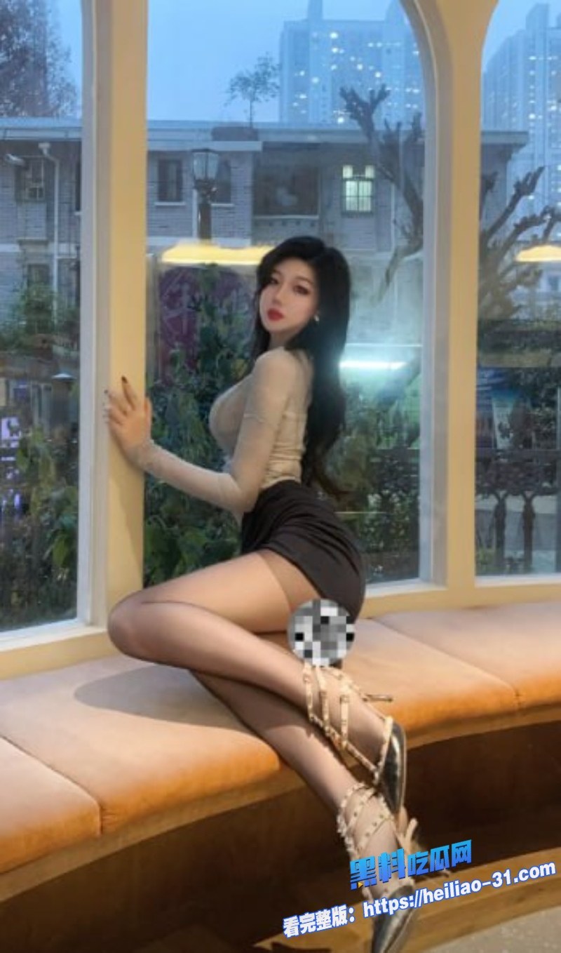 真实家庭乱伦趁表姐熟睡和嫂子客厅偷情贪婪索取肆意享受彼此淫荡快感5