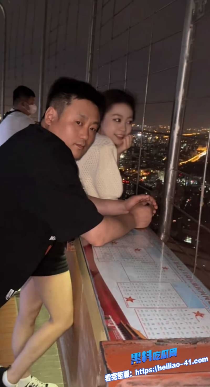 宋晓峰女儿 宋之馨被闺蜜孟可佳曝光三亚酒吧点男模约炮瓜友们瞬间炸锅15