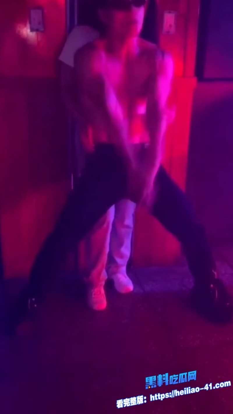 宋晓峰女儿 宋之馨被闺蜜孟可佳曝光三亚酒吧点男模约炮瓜友们瞬间炸锅30