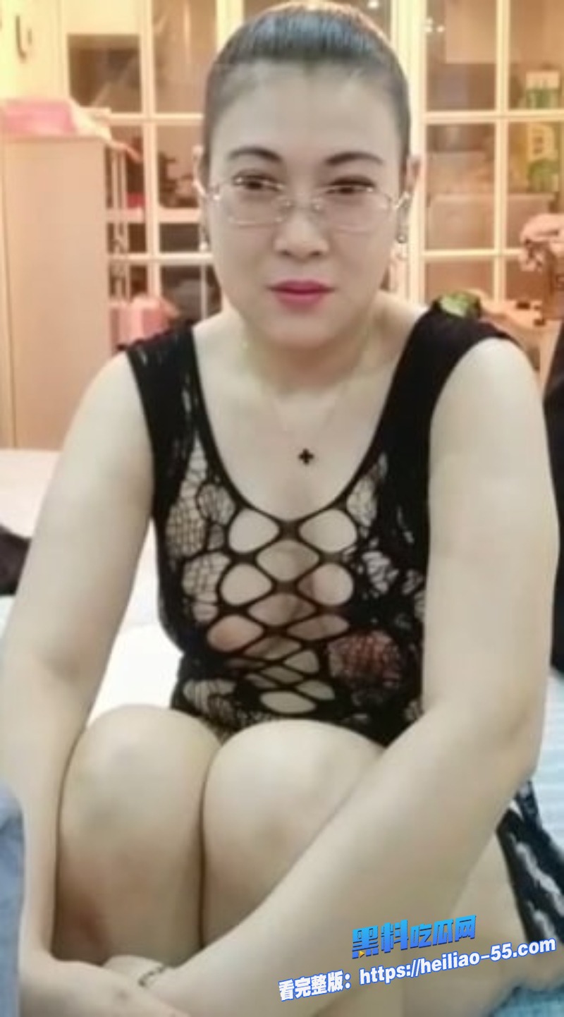 顶级母狗少妇东北眼镜姐两男两少妇直播激情派对5
