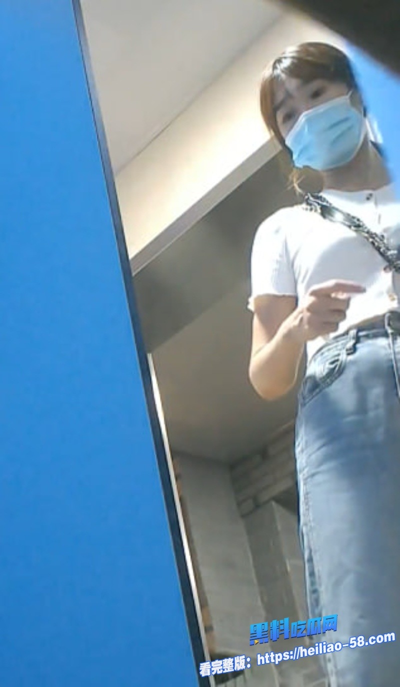 厕所偷拍高清实录巨乳翘臀美女如厕全曝光1