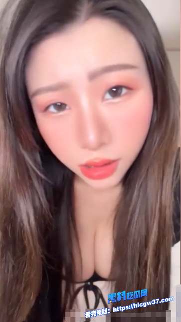 OnlyFans大奶极品女模艾玛跳绳抖奶露出掰穴扣逼深喉无套抽插浪叫勾人心𫠊 7 OnlyFans大奶极品女模艾玛跳绳抖奶露出掰穴扣逼深喉无套抽插浪叫勾人心𫠊 7