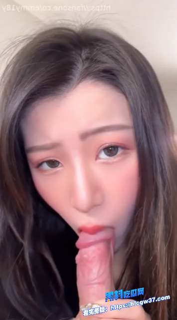 OnlyFans大奶极品女模艾玛跳绳抖奶露出掰穴扣逼深喉无套抽插浪叫勾人心𫠊 1 OnlyFans大奶极品女模艾玛跳绳抖奶露出掰穴扣逼深喉无套抽插浪叫勾人心𫠊 1