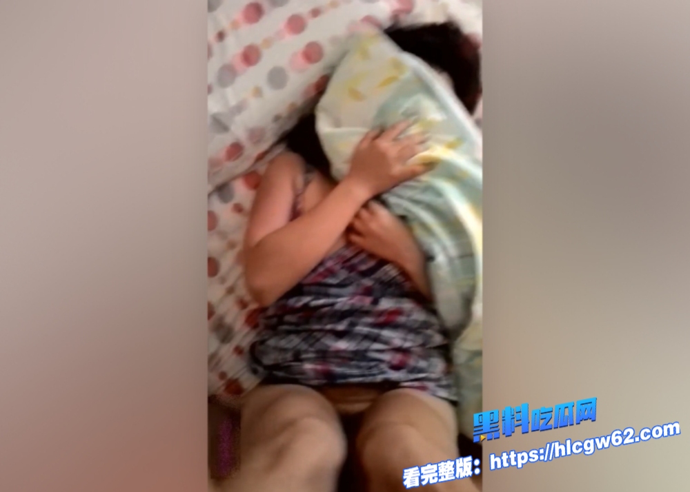 真实乱伦趁表哥外地出差把喝点酒的小嫂子扑倒啪啪想要又害羞反抗抽插几下后全力配合听这淫叫声也是好久没被肏了 7