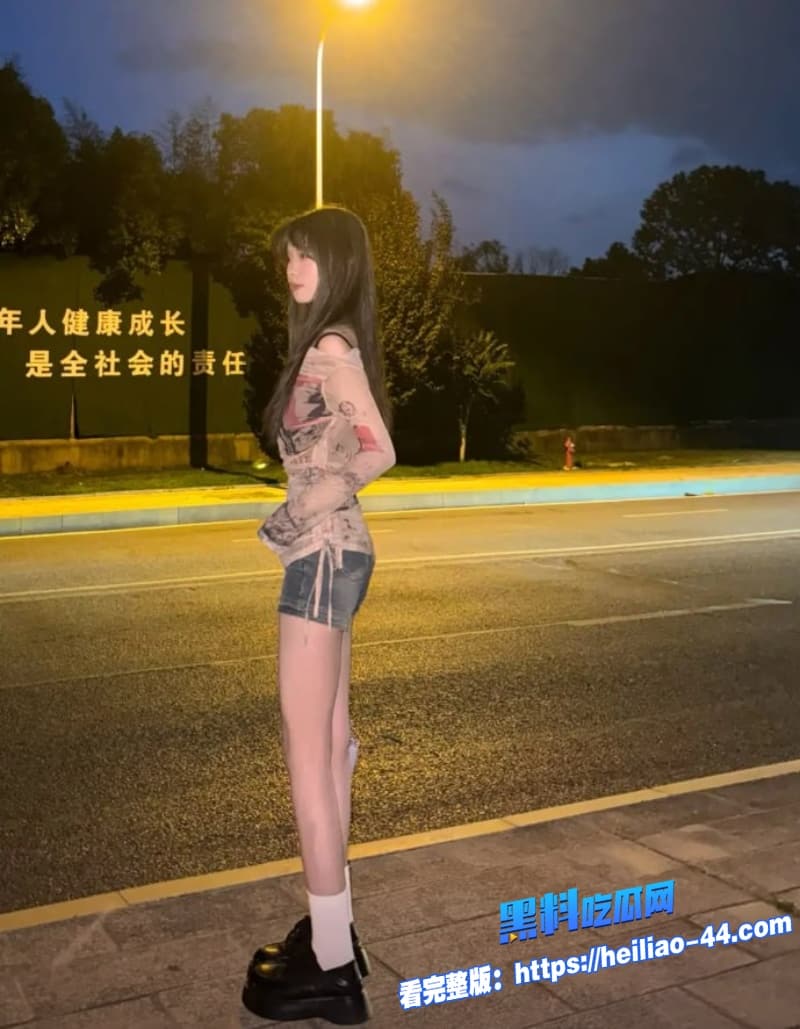 真实家庭乱伦表哥酒店疯狂调教正在上大学的表妹无套后入插的骚穴都外翻了3 真实家庭乱伦表哥酒店疯狂调教正在上大学的表妹无套后入插的骚穴都外翻了3