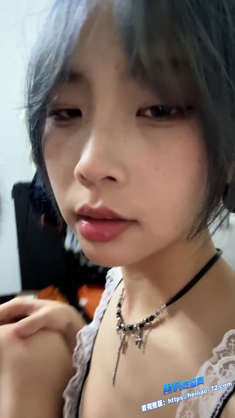 极品精神小妹身穿女仆装与男友在出租屋内疯狂做爱露脸骑乘的样子属实太淫荡2