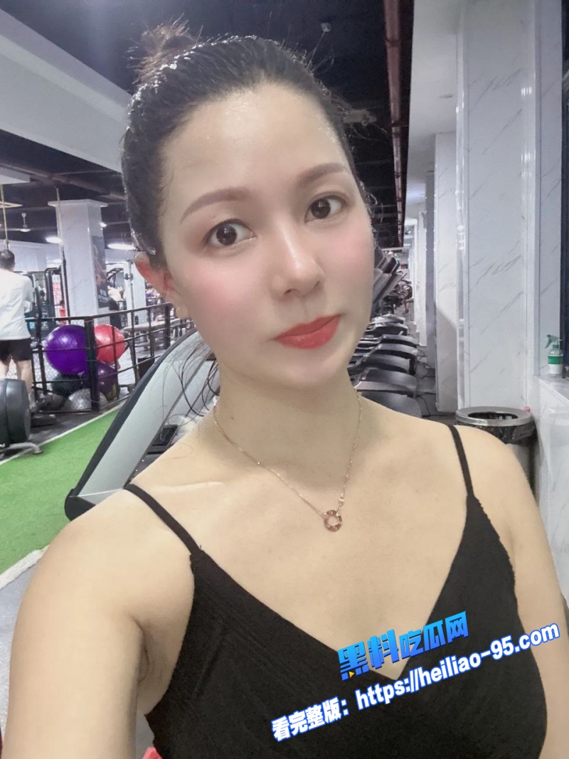 母子真实乱伦骚妈情趣睡衣勾引儿子客厅干到床上潮喷爱液痕迹布满全家4 母子真实乱伦骚妈情趣睡衣勾引儿子客厅干到床上潮喷爱液痕迹布满全家4