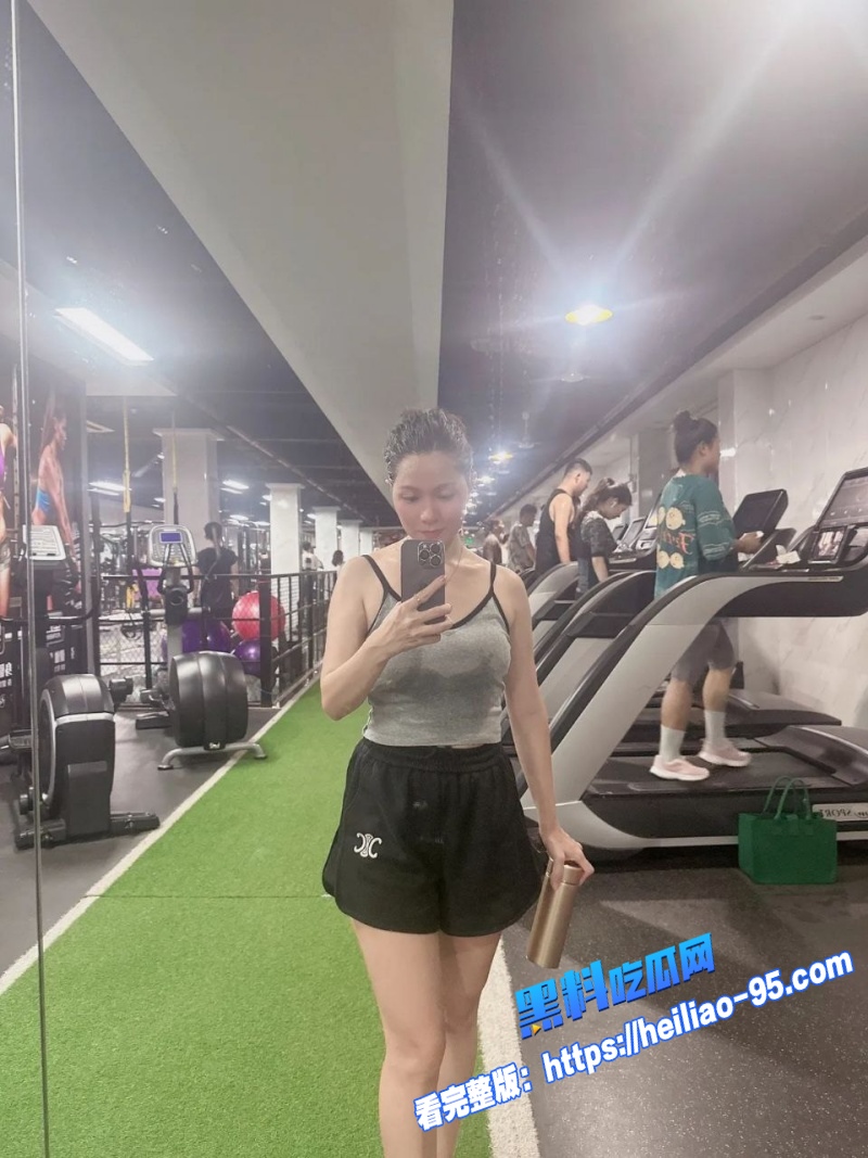 母子真实乱伦骚妈情趣睡衣勾引儿子客厅干到床上潮喷爱液痕迹布满全家7 母子真实乱伦骚妈情趣睡衣勾引儿子客厅干到床上潮喷爱液痕迹布满全家7
