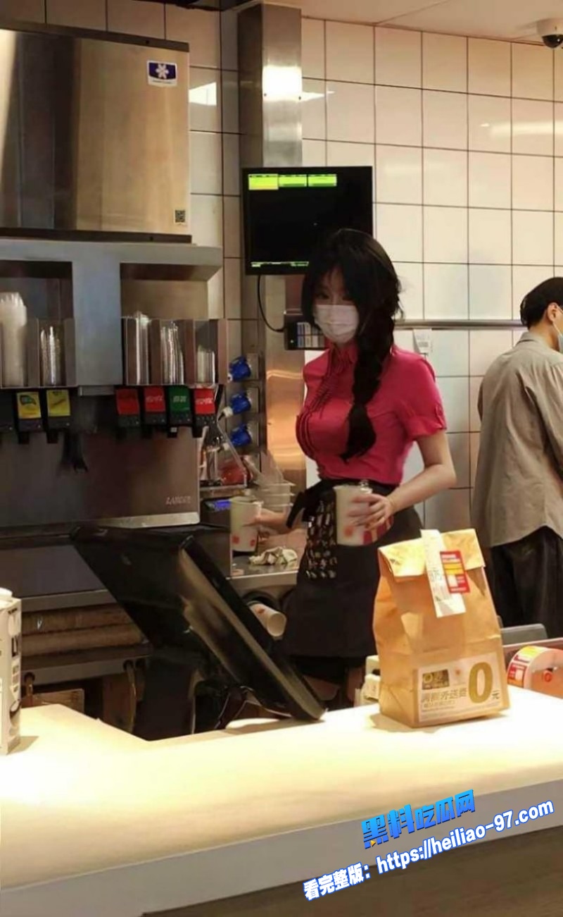 广州白云富二代小伙麦当劳万达店成功猎艳粉色制服兼职学生妹3 广州白云富二代小伙麦当劳万达店成功猎艳粉色制服兼职学生妹3