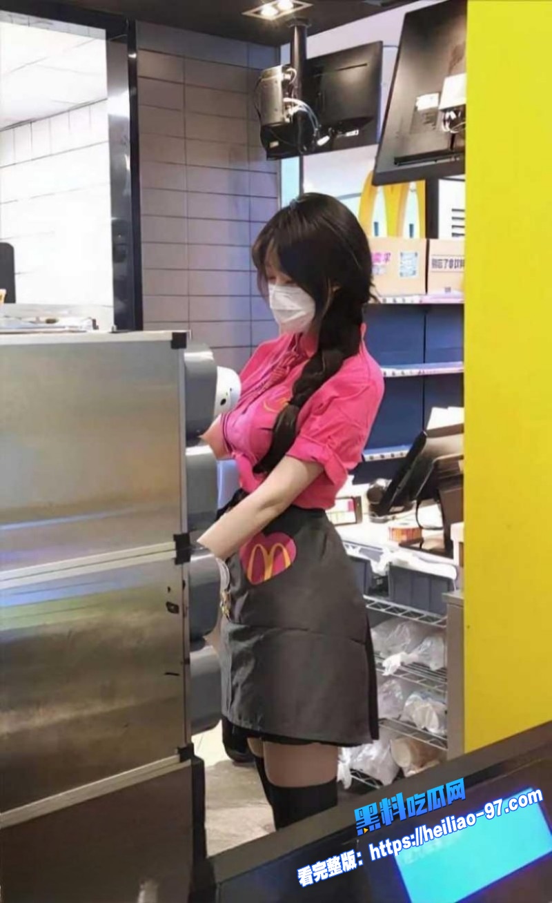 广州白云富二代小伙麦当劳万达店成功猎艳粉色制服兼职学生妹1 广州白云富二代小伙麦当劳万达店成功猎艳粉色制服兼职学生妹1