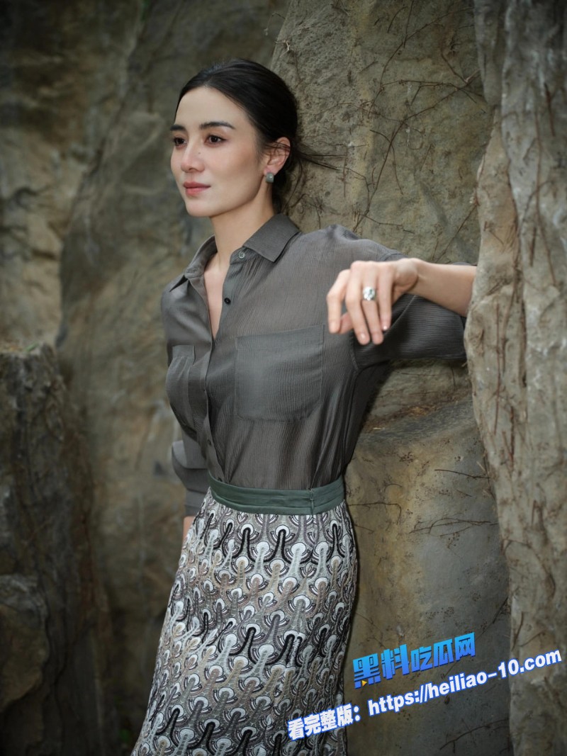 AI明星换脸顶流人气女明星宋佳化身黑丝淫娃修长美腿开叉到腰勾魂摄魄直接看湿3
