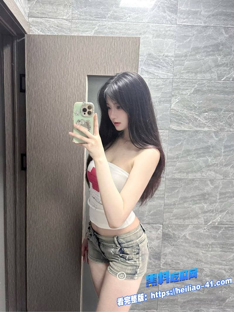 真实家庭乱伦半夜趁老婆睡着偷偷溜进小姨子房间露脸深喉口交极品白虎嫩穴被操的直流白浆10 真实家庭乱伦半夜趁老婆睡着偷偷溜进小姨子房间露脸深喉口交极品白虎嫩穴被操的直流白浆10