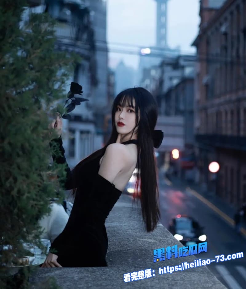 真实姐弟乱伦骚货姐姐身穿性感黑丝跪地深喉口交嫩穴被爆干太带感了5