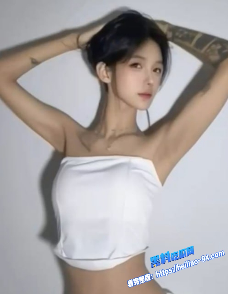 抖音网红七七大魔王裸体性感自拍诱惑骨感美乳纹身极品骚姿1