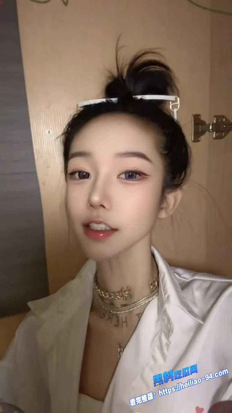 抖音网红七七大魔王裸体性感自拍诱惑骨感美乳纹身极品骚姿9