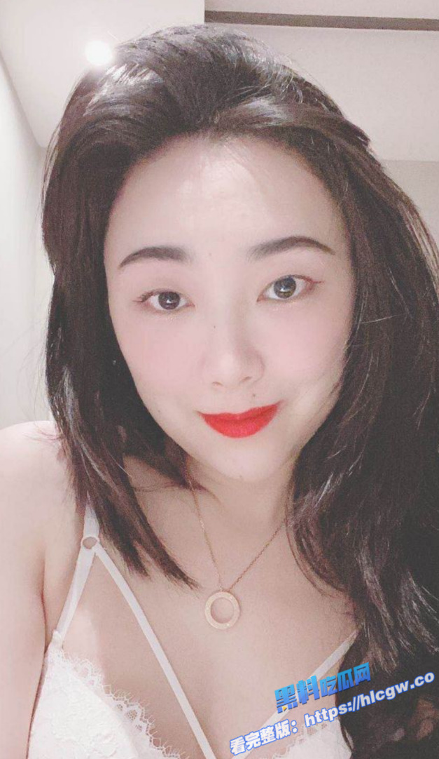 成都高新区骚母狗 陈小艺 明目张胆给老公戴绿帽 各种撩骚发私拍 视频曝光流出！图1