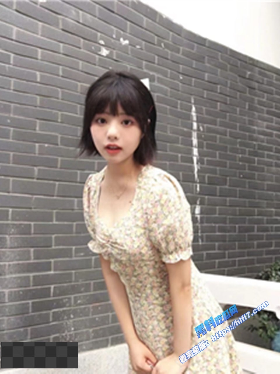 极品清纯大一学生妹 背着男友出轨摄影师 深喉口交技术高超 俨然一副骚母狗样子！1