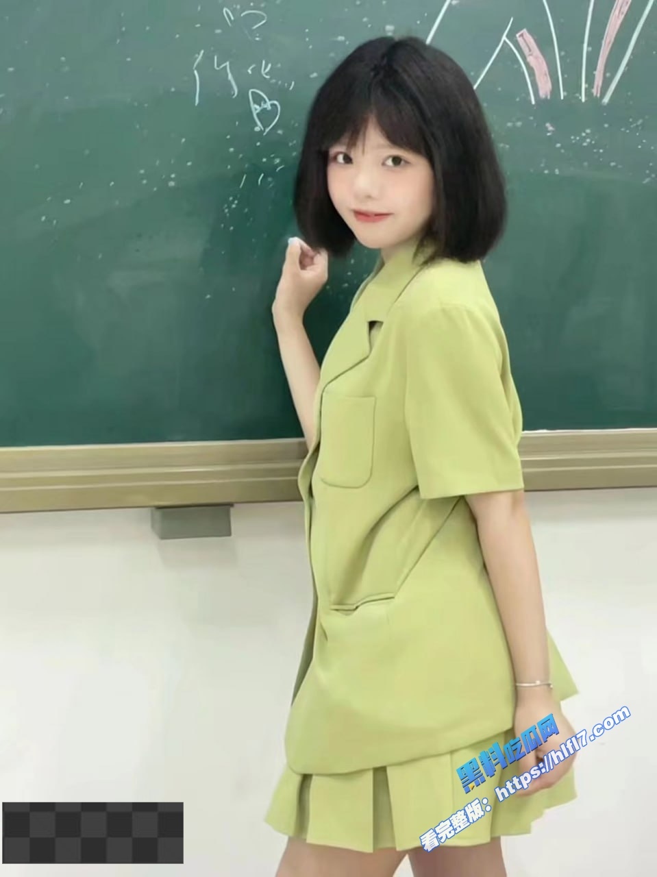 极品清纯大一学生妹 背着男友出轨摄影师 深喉口交技术高超 俨然一副骚母狗样子！9
