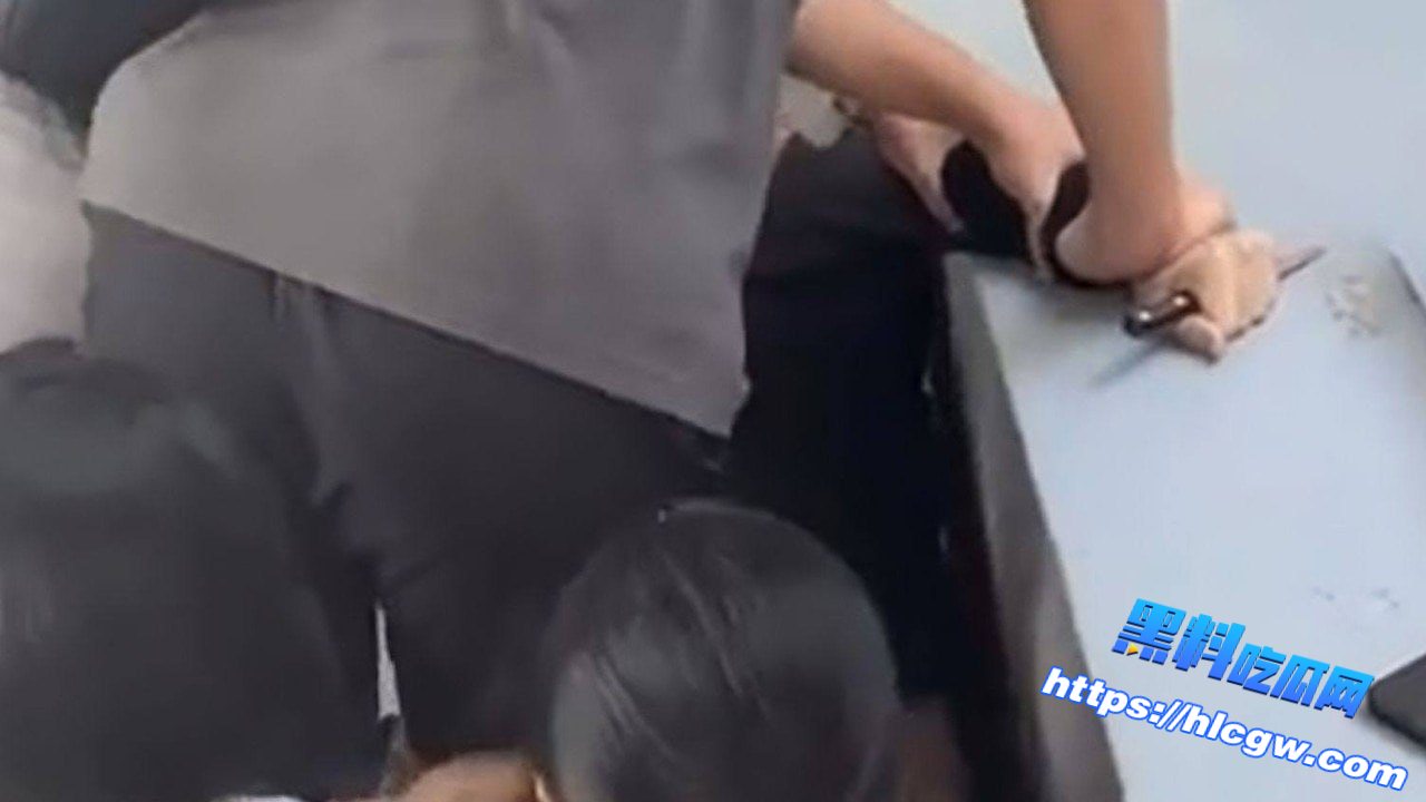 马来西亚泰莱大学中国男生持刀砍伤前女友，被当场抓捕！01