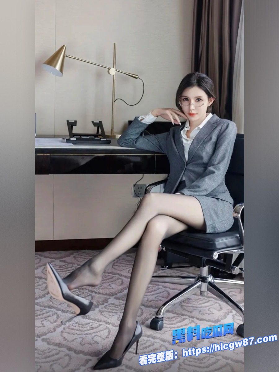 为了避免被公司裁员黑丝大奶翘臀熟女主动献身 2