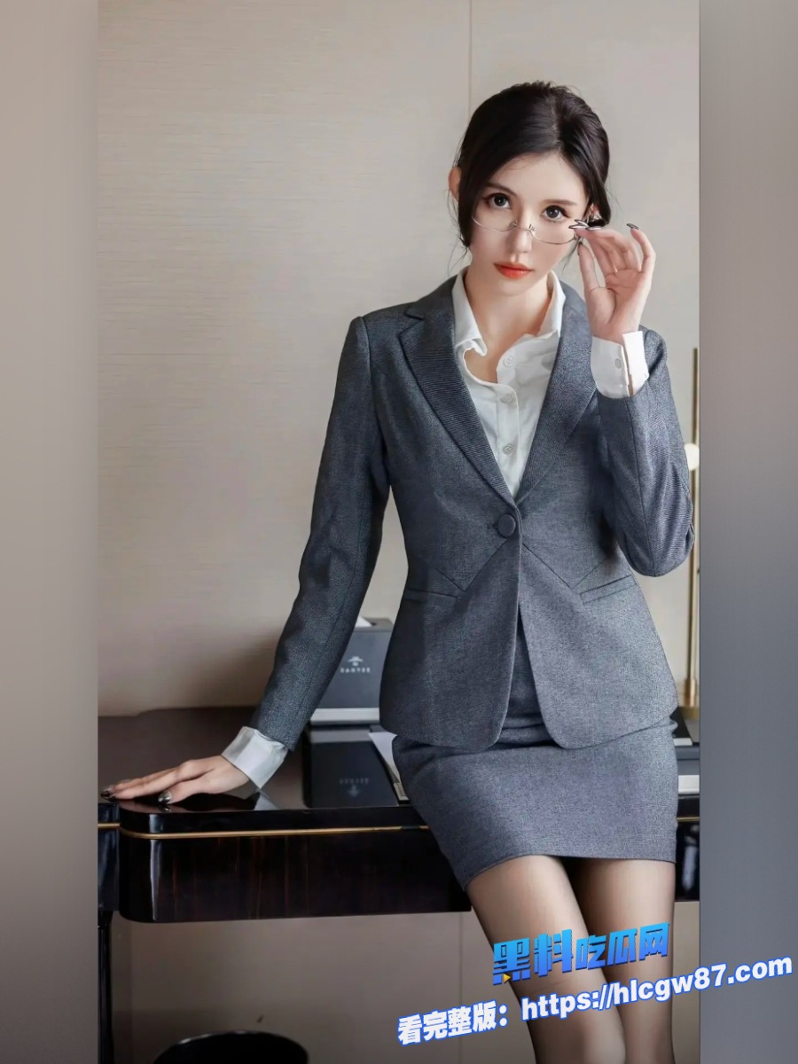 为了避免被公司裁员黑丝大奶翘臀熟女主动献身 3