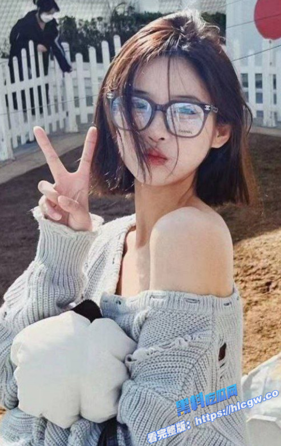 某大学艺术学院舞蹈系 高颜值大三学妹和炮友约啪视频被偷拍泄密！图1