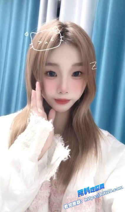 大连清纯嫩妹 乔珊珊 性爱视频被炮友曝光 各种性爱姿势全都会 骚气十足!图2 大连清纯嫩妹 乔珊珊 性爱视频被炮友曝光 各种性爱姿势全都会 骚气十足!图2