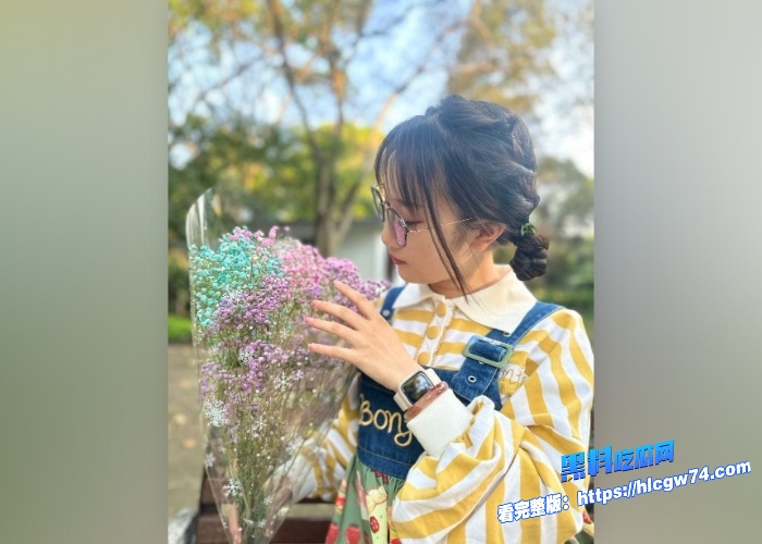 清纯女大学生被男友调教开发视频曝光口活了得全方位舌滑一边打游戏一边享受女友口交趴在床上撅起屁股被后入 图1