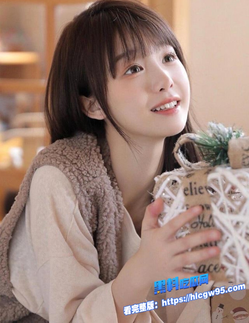 海角乱伦趁着老爸不在家偷袭熟睡小妈1.jpg
