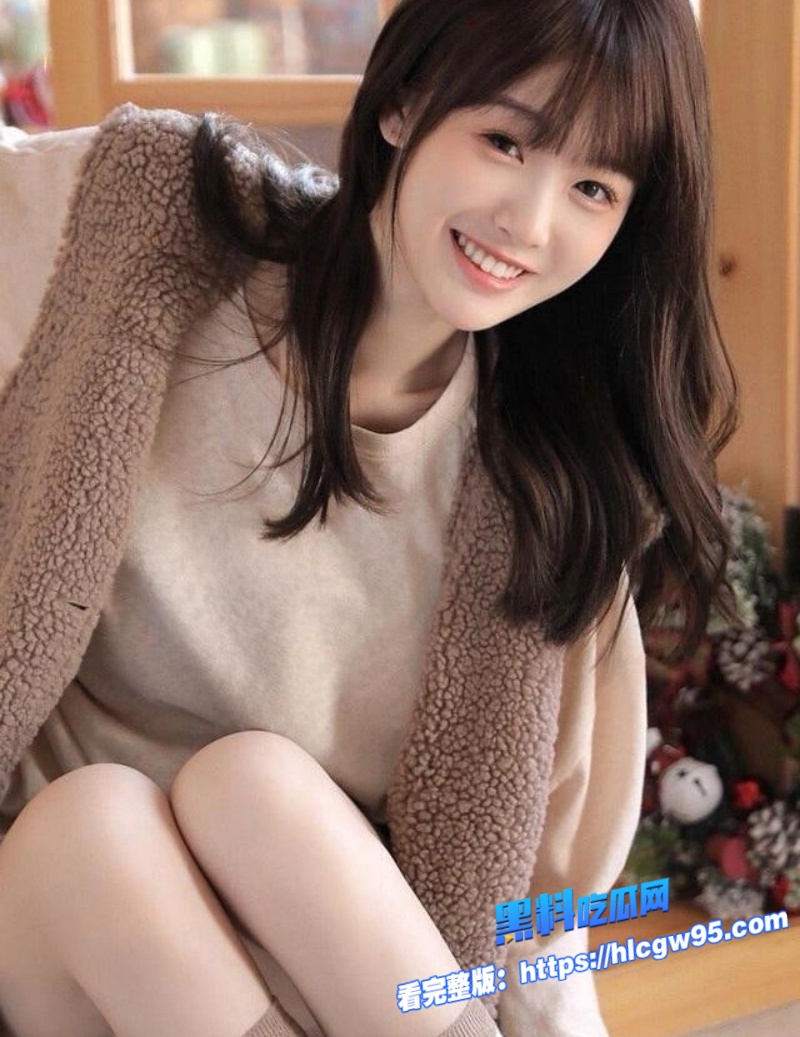 海角乱伦趁着老爸不在家偷袭熟睡小妈2.jpg