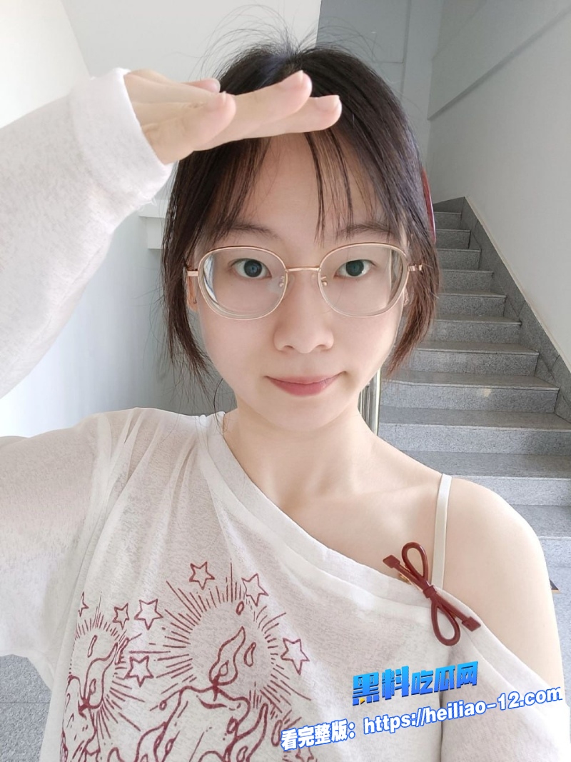 大学城约操眼镜母狗 酒店做爱视频流出 被男子抬腿中出啪啪 果然是十个眼镜九个骚！ 9