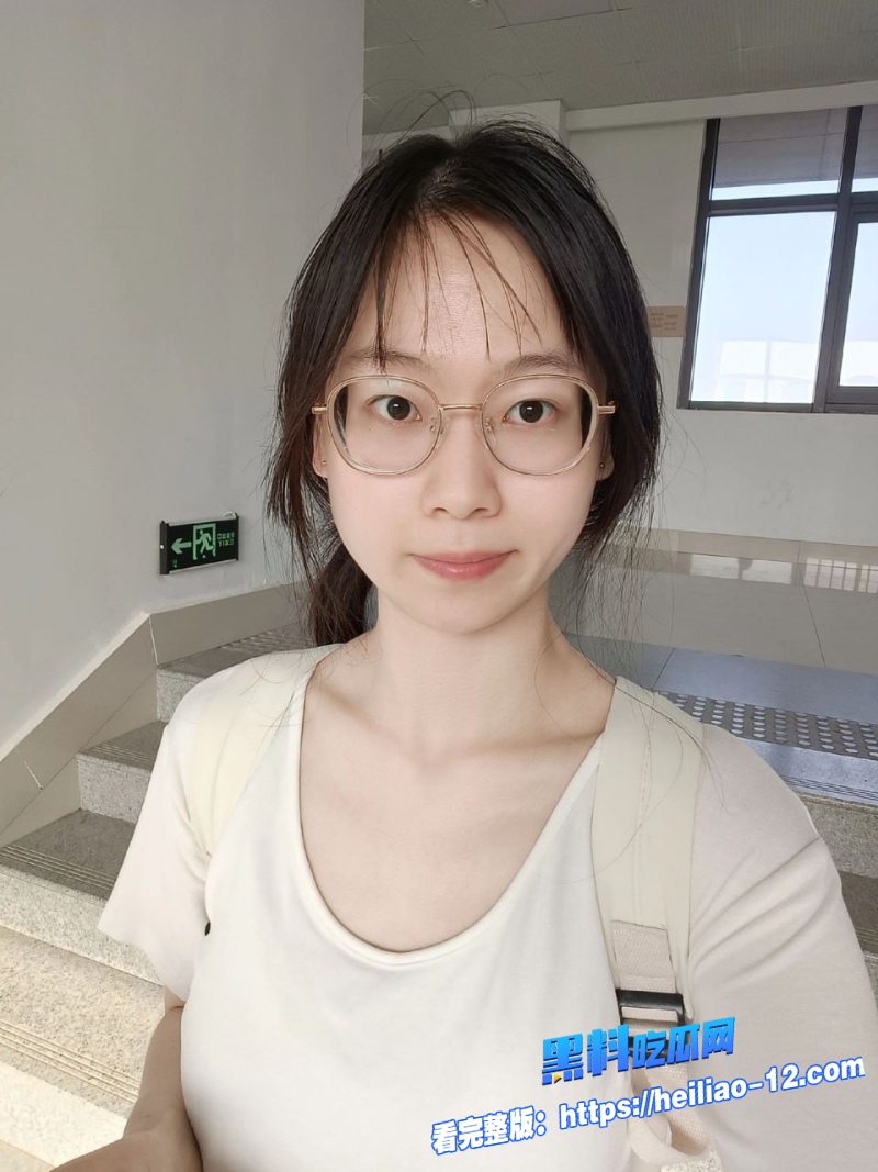 大学城约操眼镜母狗 酒店做爱视频流出 被男子抬腿中出啪啪 果然是十个眼镜九个骚！ 12