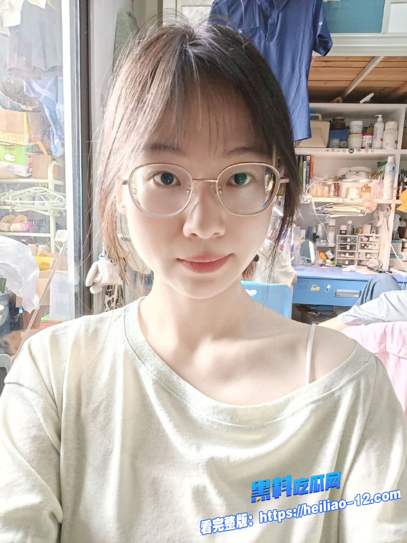 大学城约操眼镜母狗 酒店做爱视频流出 被男子抬腿中出啪啪 果然是十个眼镜九个骚！ 14