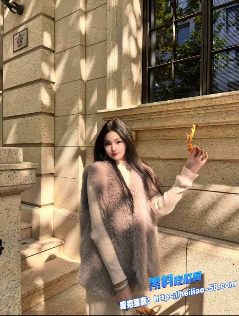 海角姐弟乱伦巨乳黑丝姐姐楼梯间跪舔弟弟大屌骚穴被疯狂调教瞬间成为了弟弟胯下的专属母狗3