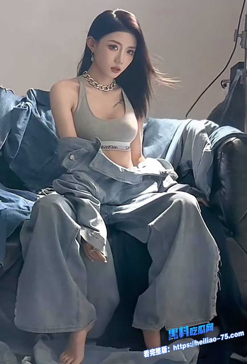 抖音千万网红小伊伊三亚偷玩3P群交被抓包牌牌琦秒变绿帽侠这回人设彻底崩了9