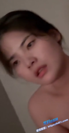 去会所点了个高颜值巨乳技师 双手握住鸡巴好舒服最后冲刺放出来了 对白好骚气！2
