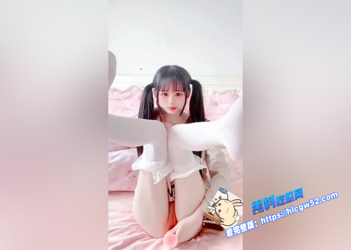 黑料PK！巨乳福利姬 Saizneko VS 贫乳小萝莉 小雯宝宝 巨乳萌妹和贫乳萝莉都是人间珍宝 你喜欢谁1