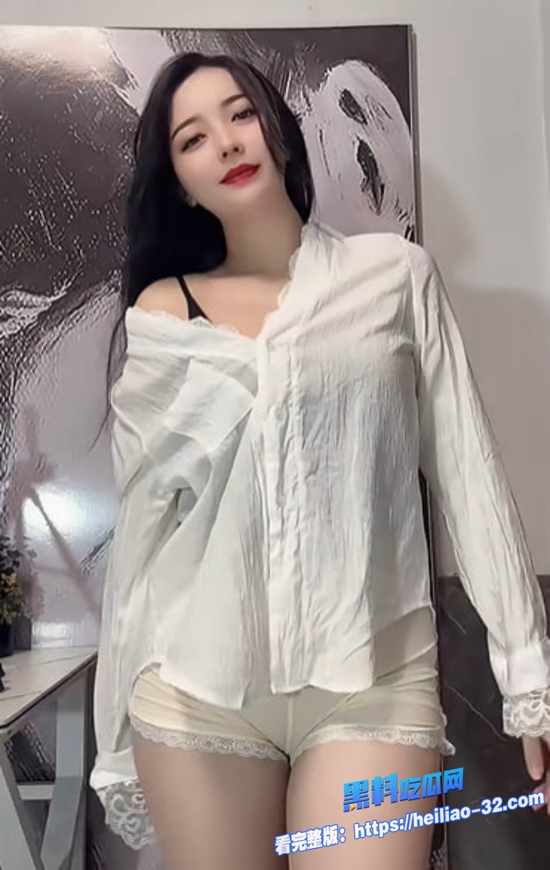人气网红快手福建诗爷付费定制大尺度福利巨乳肥臀御姐瑜伽裤骆驼趾顶B扭臀3.jpg