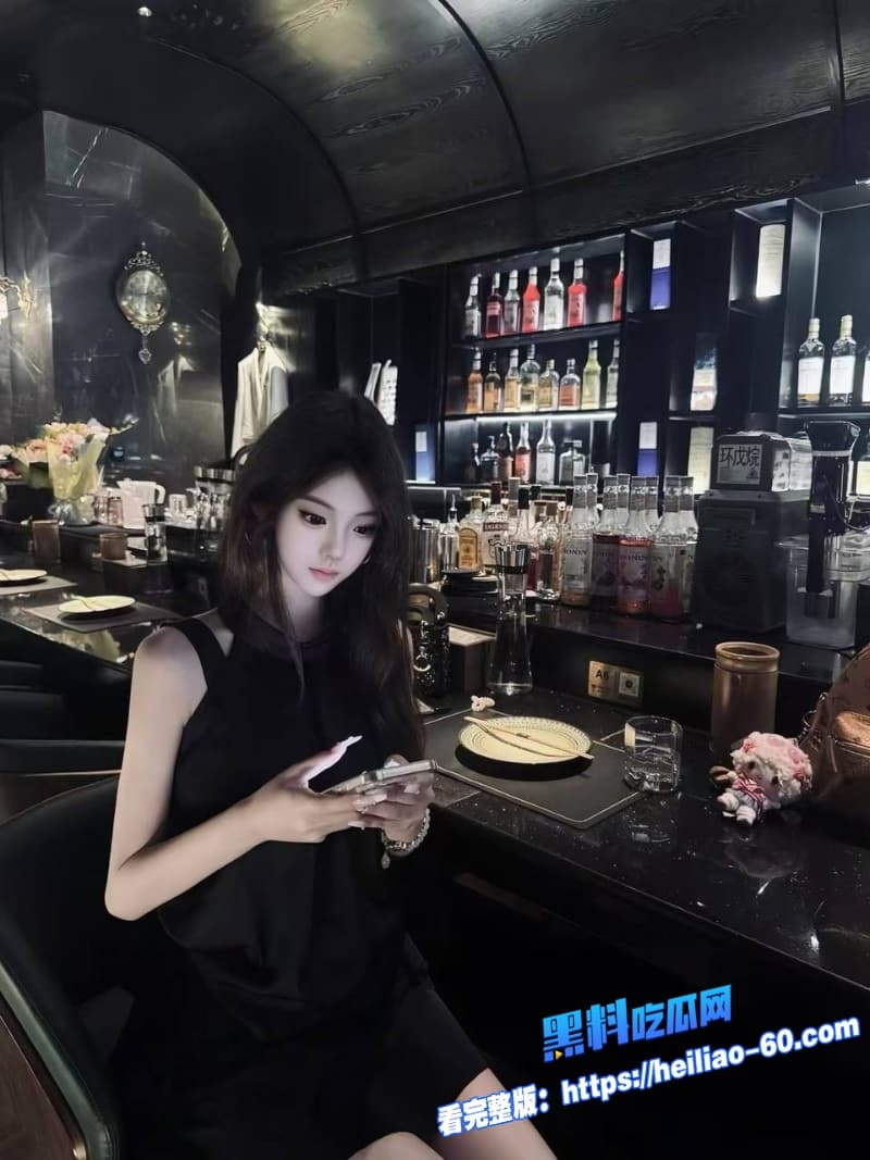 海角兄妹乱伦彤彤表妹打电话被表哥直接按倒爆操白丝小脚足交巨屌全程高潮不断2