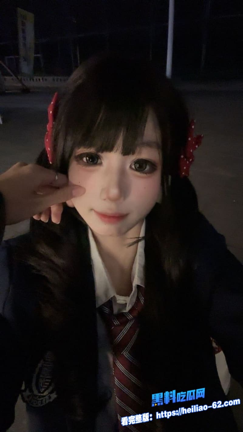 海角姐弟乱伦弟弟发现姐姐偷偷给前男友裸聊直接掏出巨屌无套内射惩罚她4