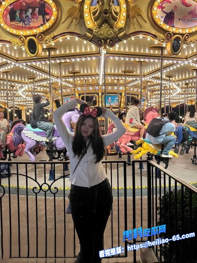 上海英语老师黄沐晴私拍视频流出端庄女教师私下被老公操得肥臀乱颤全程露脸非常骚3
