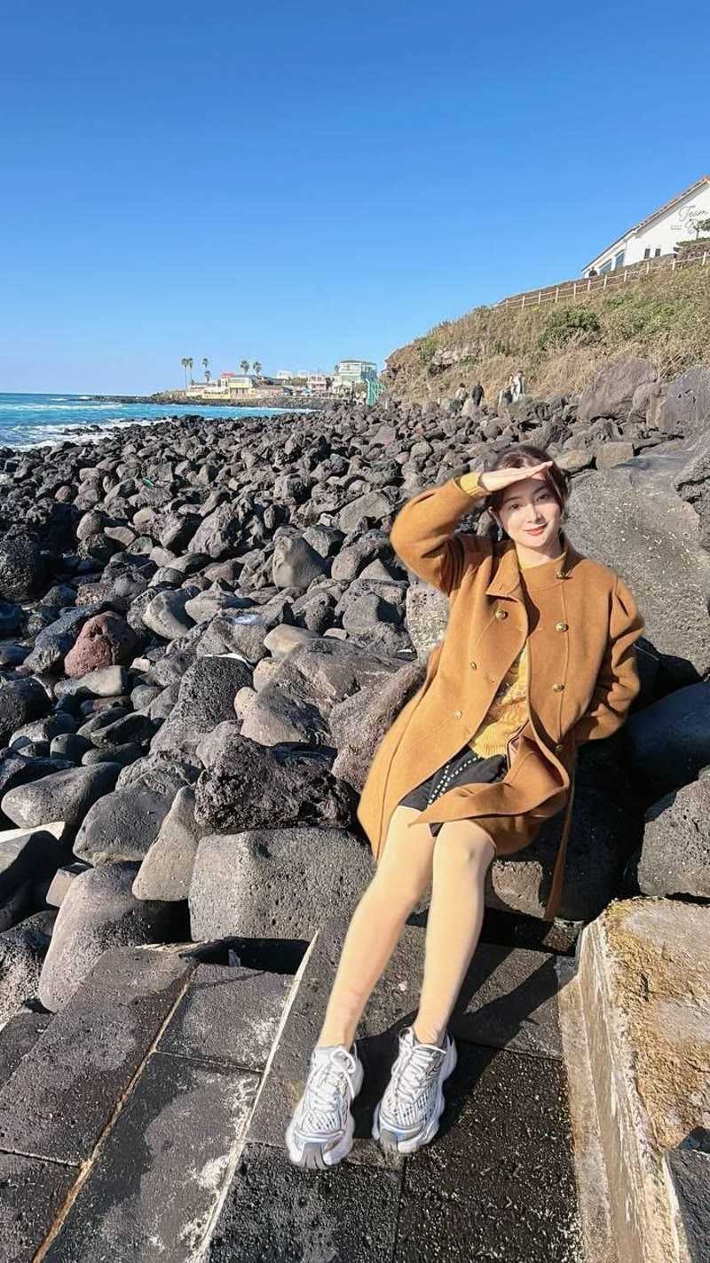 一脸福气的良家少妇!老公油田常年不回家 自己找炮友后入止痒 一脸福气的良家少妇!老公油田常年不回家 自己找炮友后入止痒
