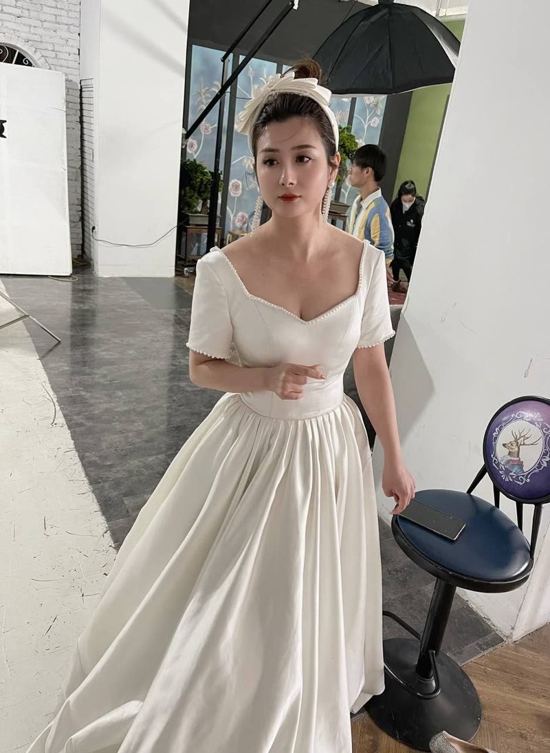 一脸福气的良家少妇!老公油田常年不回家 自己找炮友后入止痒 一脸福气的良家少妇!老公油田常年不回家 自己找炮友后入止痒