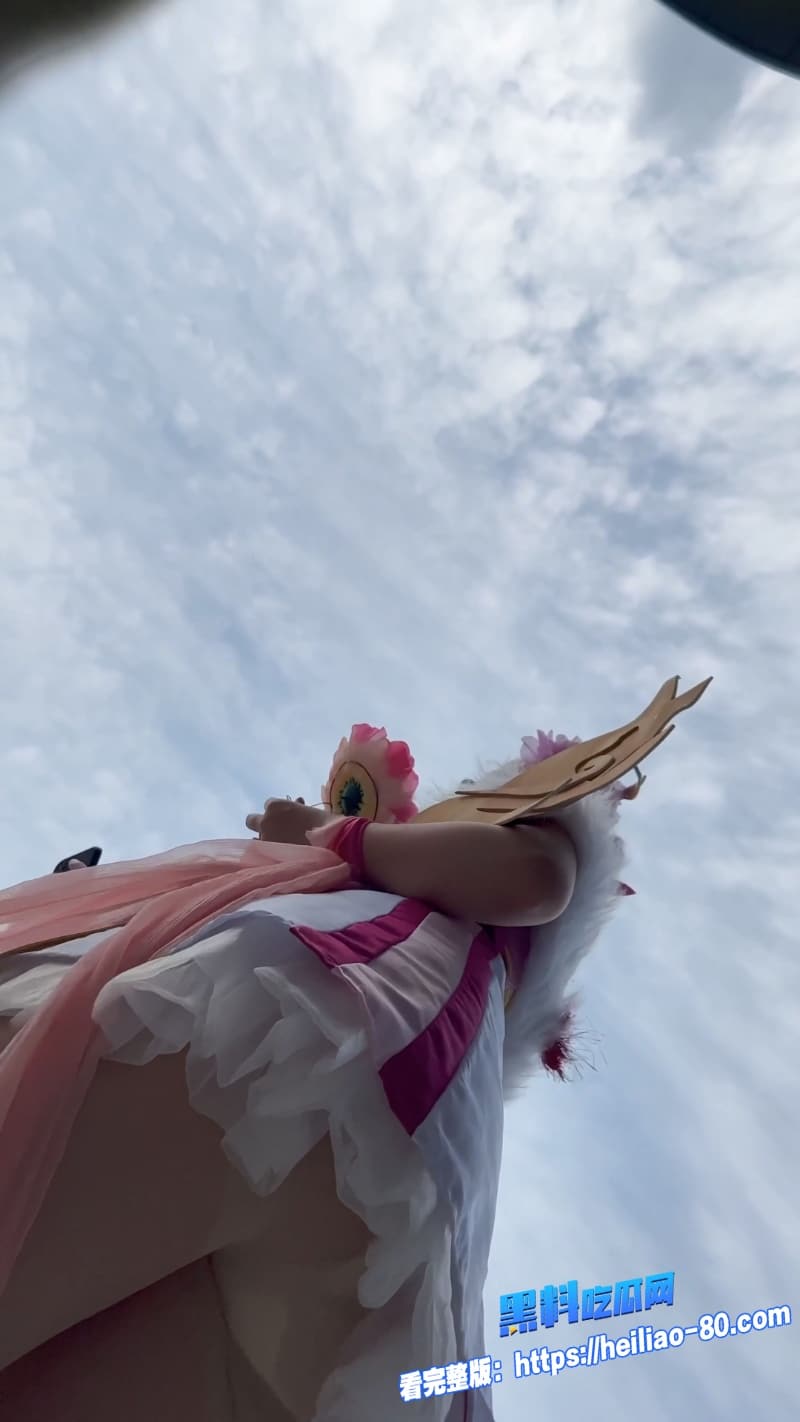 商场偷拍系列极品二次元少女COS逛街被偷拍大神疯狂抄底丝袜白内内超长走光11 商场偷拍系列极品二次元少女COS逛街被偷拍大神疯狂抄底丝袜白内内超长走光11